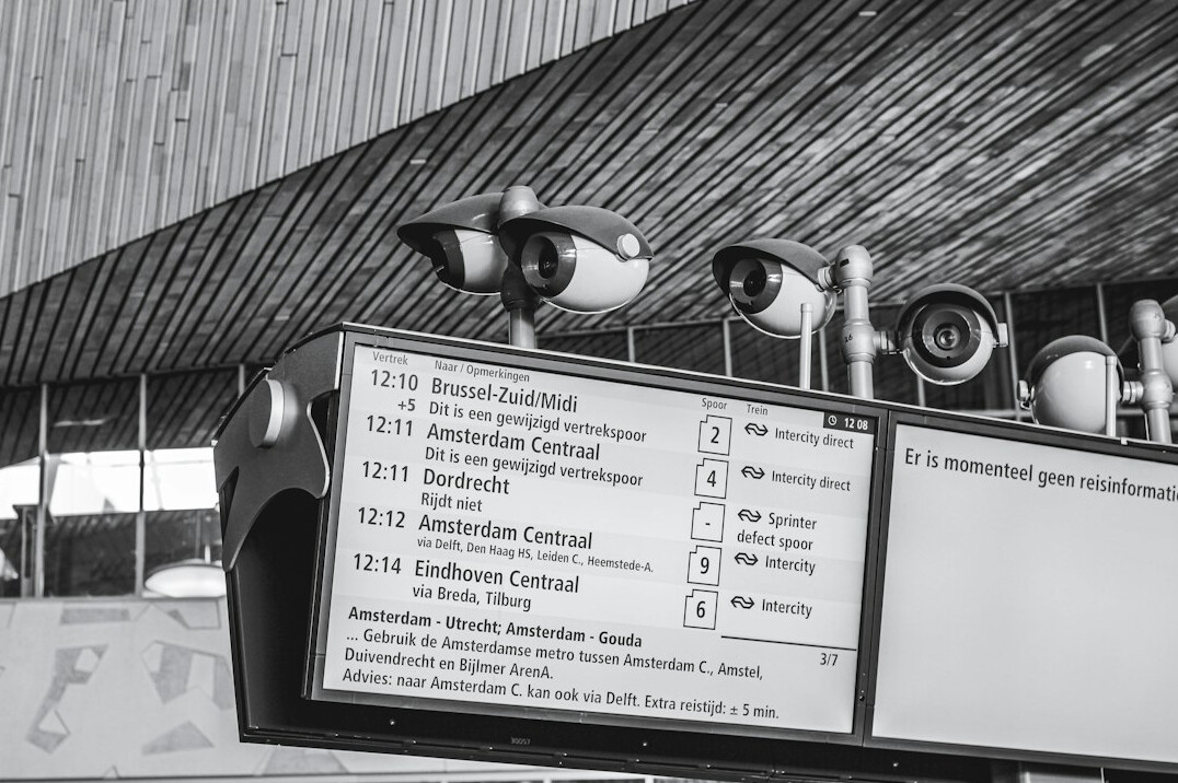 store detective monitoring shoppers